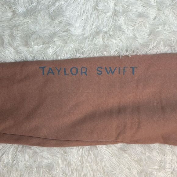 NWOT 1989 (TAYLOR'S VERSION) PINK Sweat Pants Size Small - Picture 3 of 8